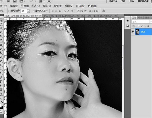 Photoshop 打造美女黑白倒影效果